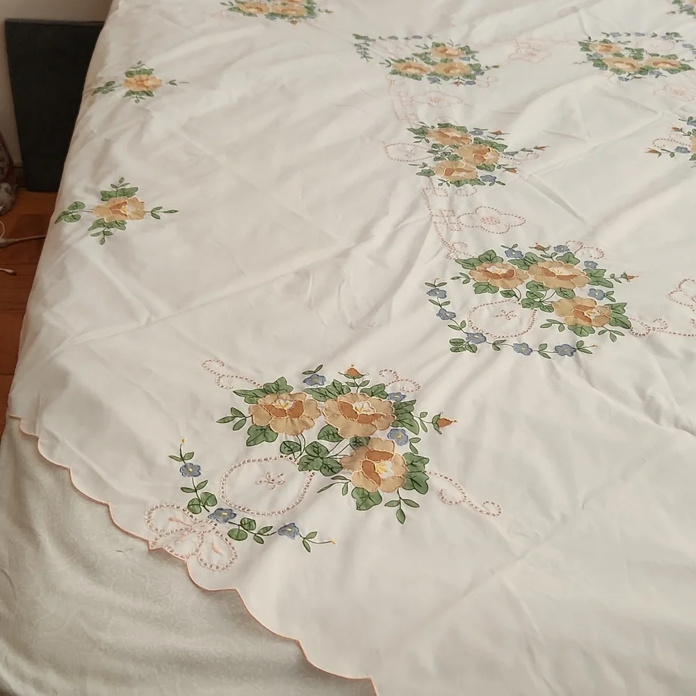 Vintage Handmade Cotton Embroidered Applique Floral Tablecloth Oblong 68